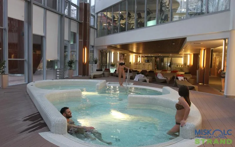 A miskolctapolcai Ellipsum Élmény- és Strandfürdő 5000 négyzetméter örömöt ígér