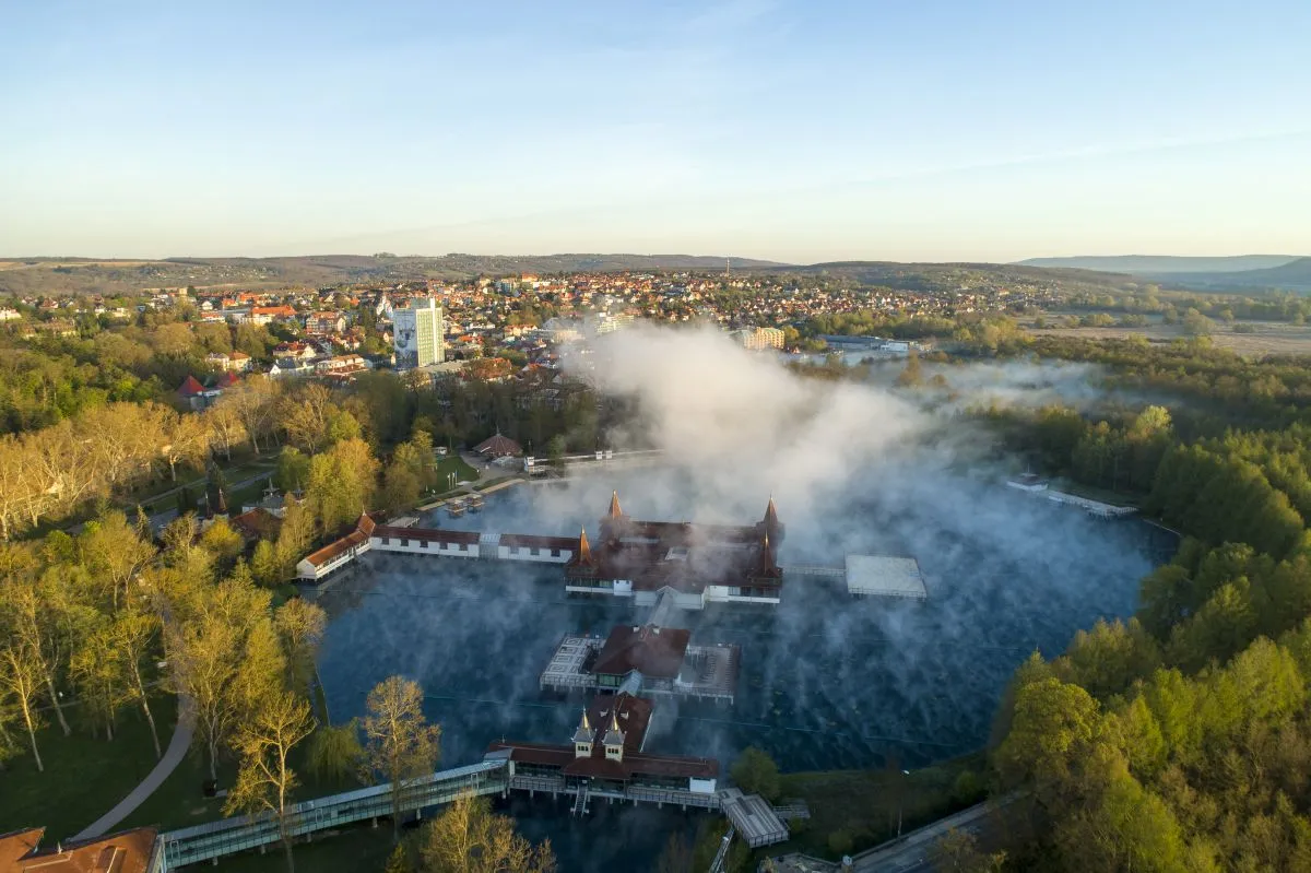 Már az ókori rómaiak is ismerték a Hévízi-tó gyógyhatásait