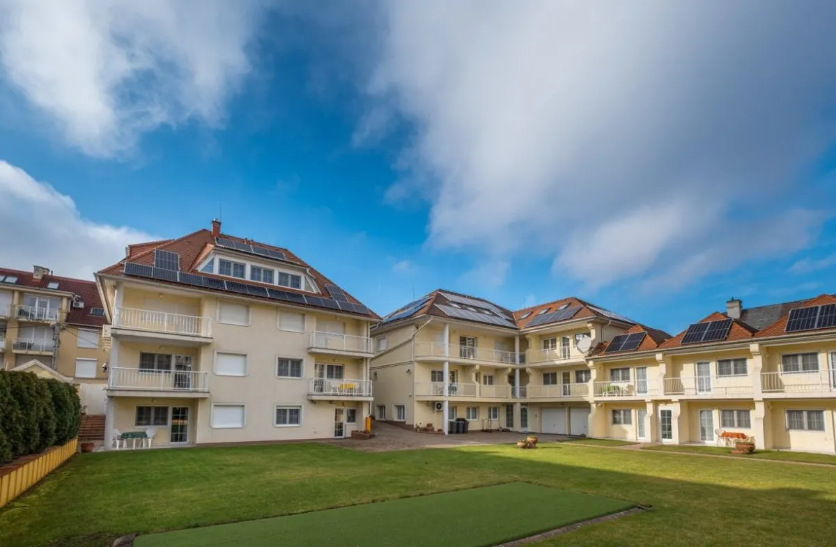 A hévízi Villa Amphora csendes, nyugodt környezetet szolgáltat a pihenéshez