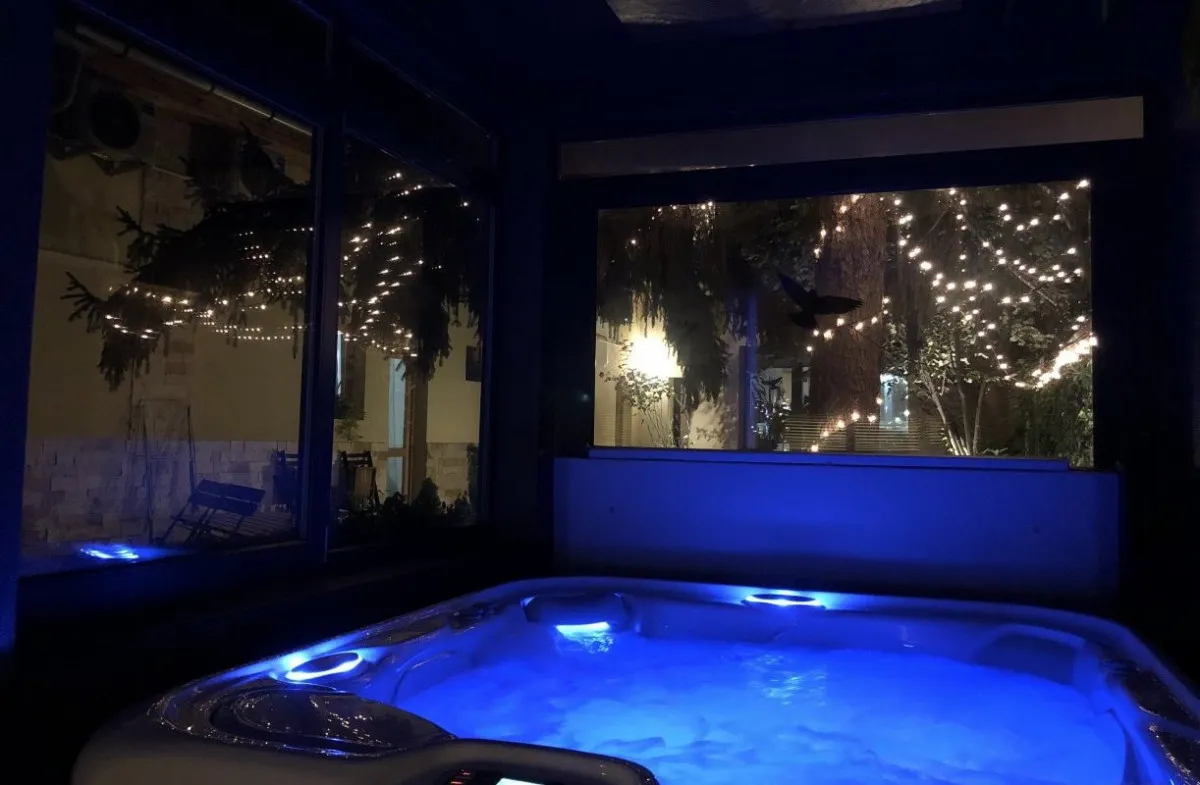 A Margaréta Garden Eger eldugott ékszerdoboza privát wellnessel