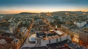 Koktél a város felett – A legjobb sky barok Budapesten és Balatonon