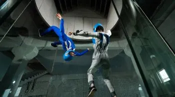 Zombik, szabadesés és dinoszauruszok – ütős beltéri programok Budapesten