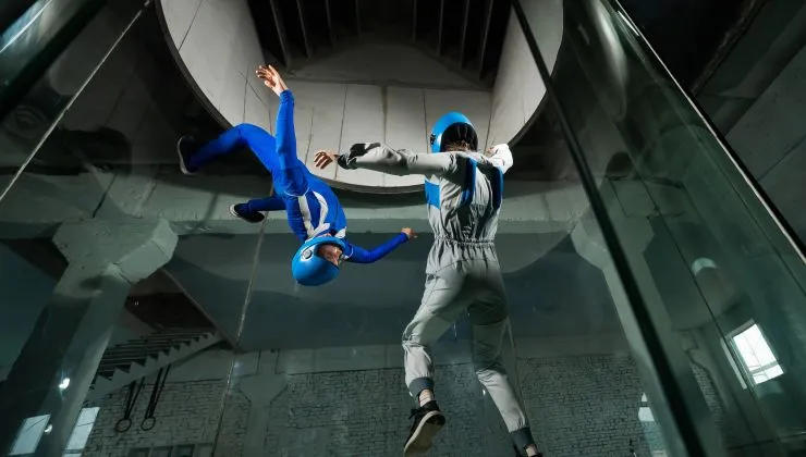 Zombik, szabadesés és dinoszauruszok – ütős beltéri programok Budapesten