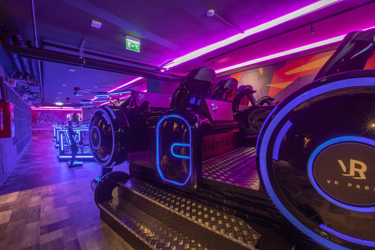 A VR Vidámparkban 6 virtuális valóságélmény közül választhatsz