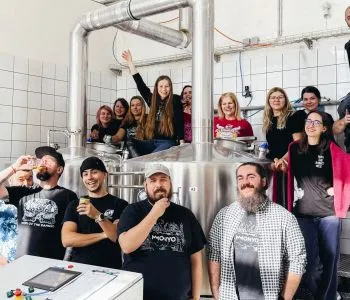 Éljen a barátság, az egyenlőség és a Pinkdustry – öt magyar kraft sörfőzde fogott össze egy kollaborációs sör kedvéért