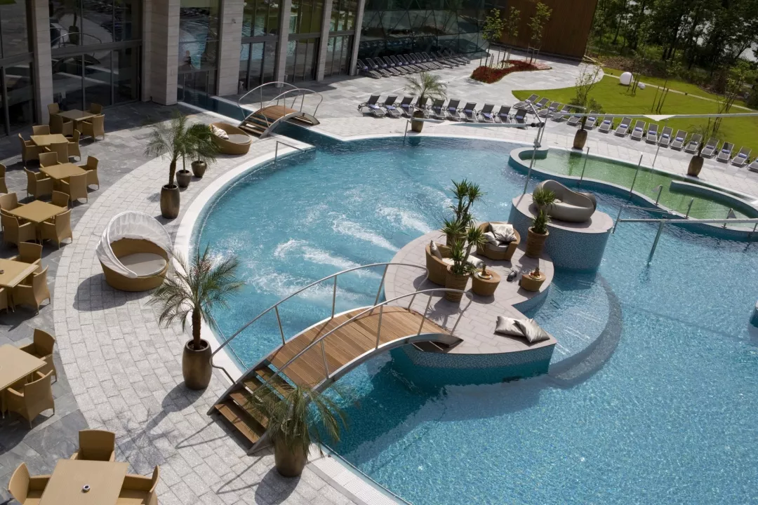 Spirit Hotel Thermal Spa - ötcsillagos luxus a 7 tó közvetlen szomszédságában.