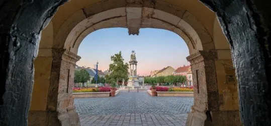 Tavaszi városlátogatás - magyar bakancslistás városok és kirándulóhelyek, amit érdemes felkeresni