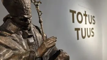 A pápa, aki kajakozott – élményalapú kiállítás II. János Pál pápa életéről