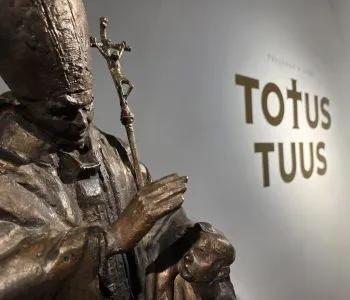 A pápa, aki kajakozott – élményalapú kiállítás II. János Pál pápa életéről