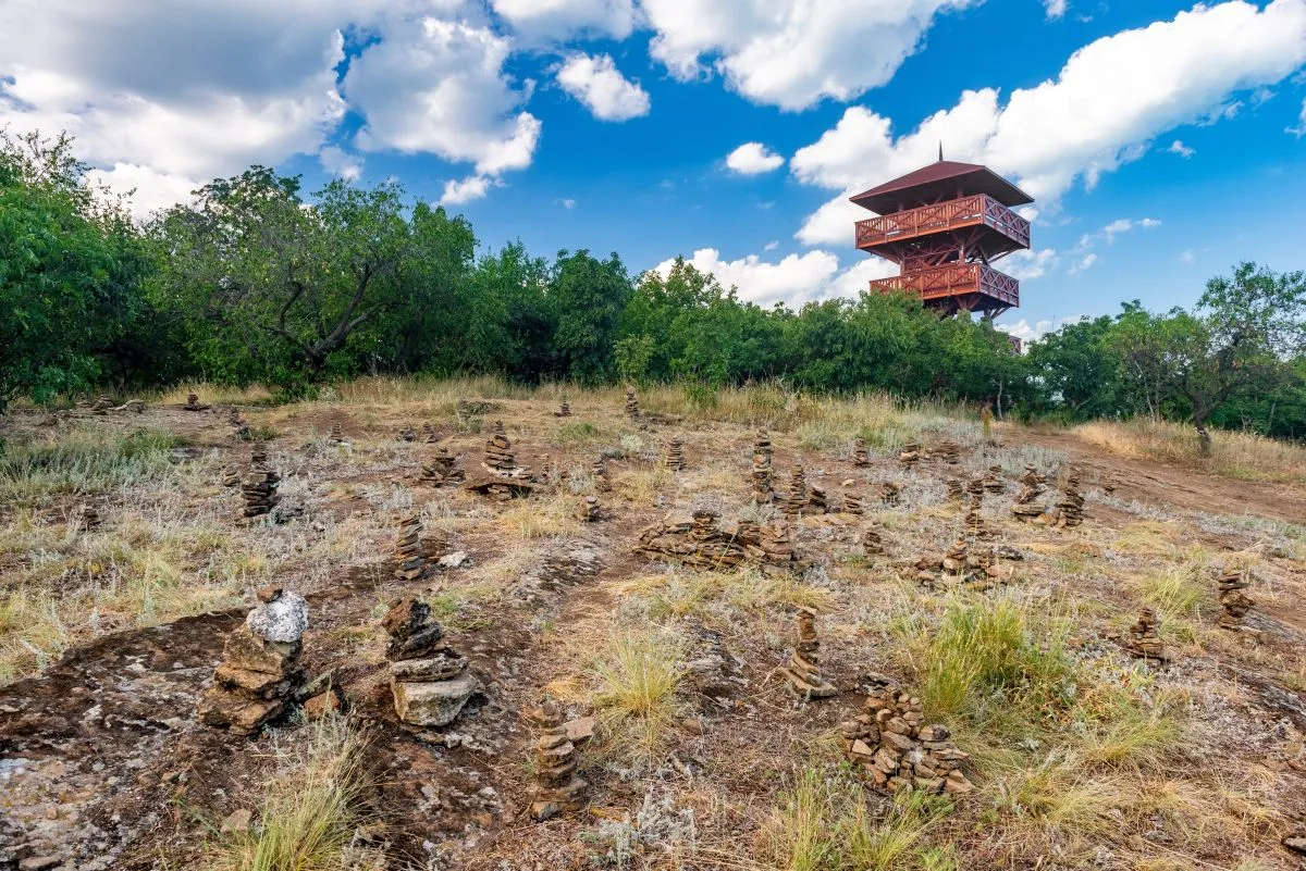 Erdők, hegyek, panorámák: 5 kilátótipp a nyárindító túrádhoz