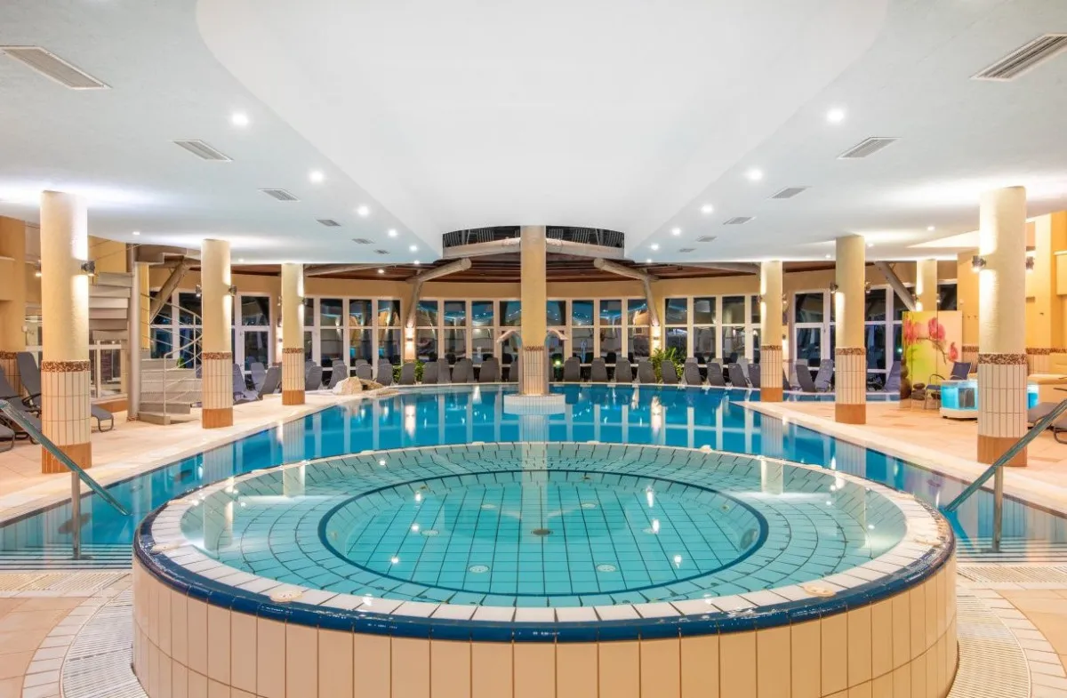 6 különböző medencében is elmerülhetünk a hévízi Lothus Therme Hotel & Spa-ban