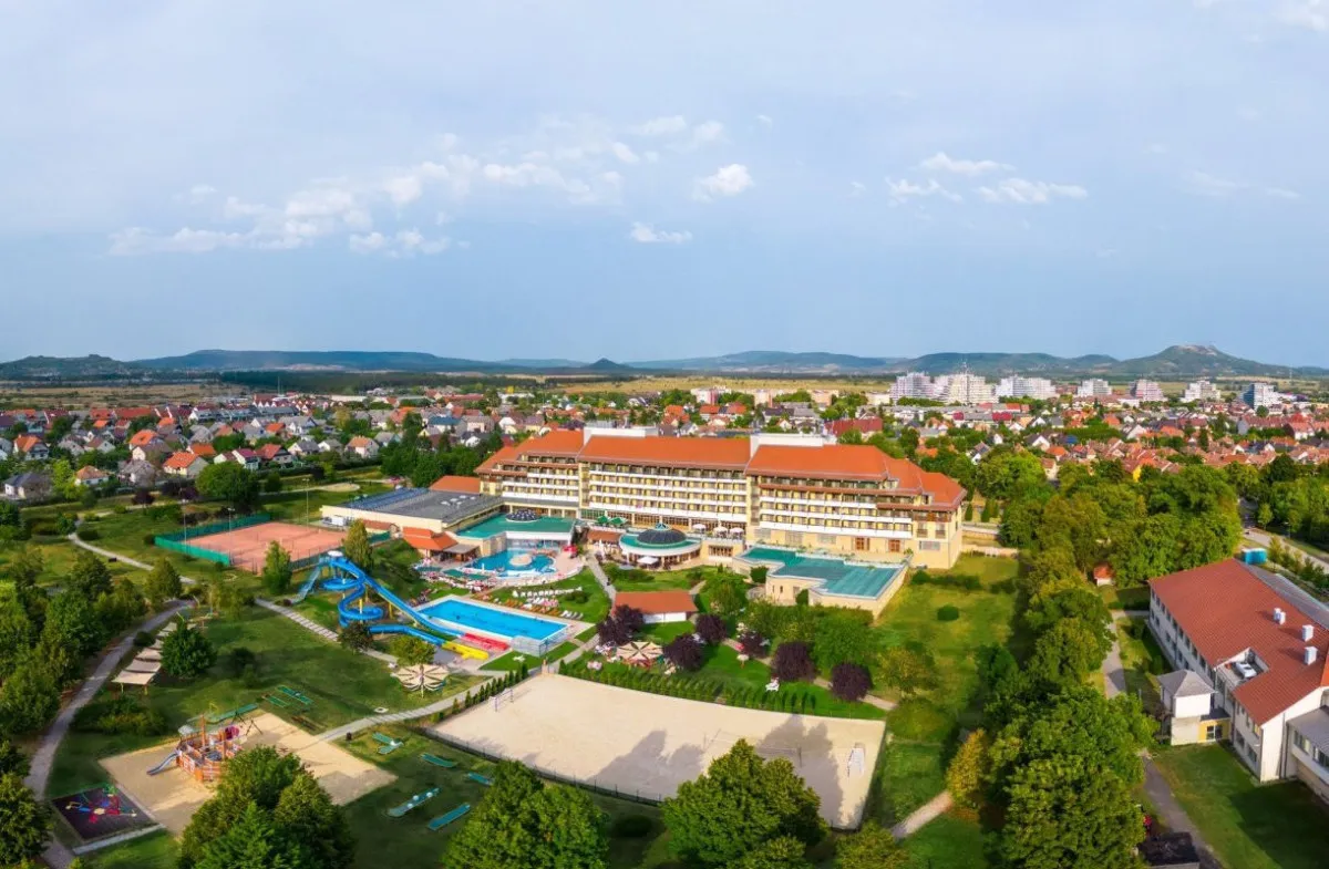 Ha ücsörgünk egy kicsit a Gyógybarlangban a tapolcai Hunguest Hotel Pelionban, máris tettünk az egészségünkért