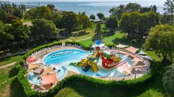 Gyerekbarát wellness hotelek Magyarországon kültéri medencével és vízivilággal