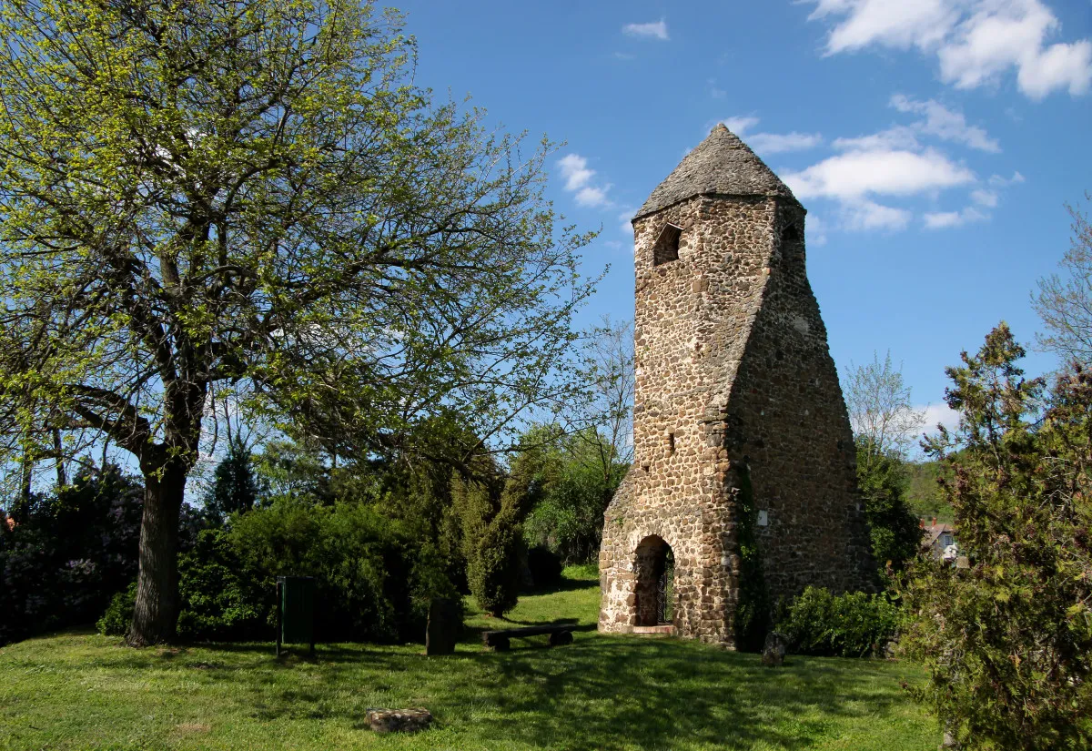 A szigligeti Avasi templomrom a Balaton-felvidék egyik legimpozánsabb középkori maradványa