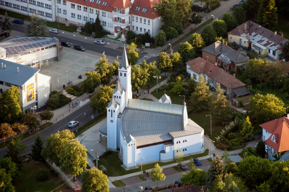 A Szentlélek templom modern formavilága tudatosan szimbolikus