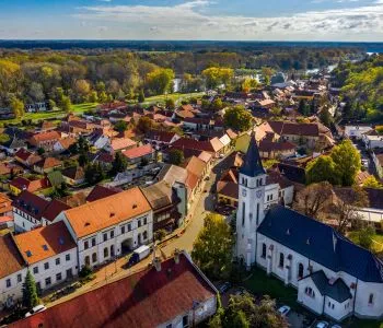 Kövesd a kanyargó Tiszát! 7+1 mesés folyóparti település