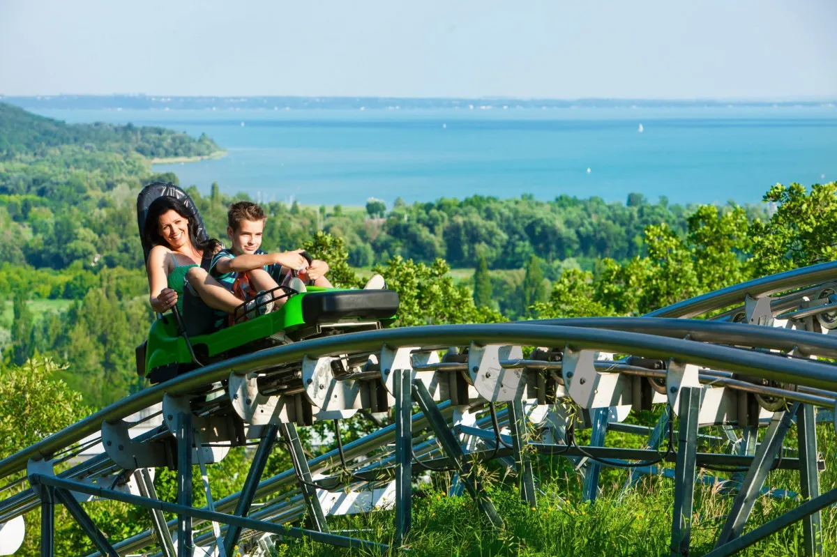 A balatonfűzfői BalatoniBob Szabadidőpark szupersztárja a két bobpálya/ Fotó: BalatoniBob Szabadidőpark Facebook oldala