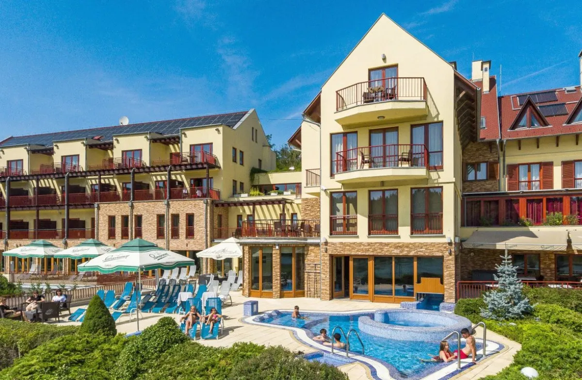 Ébredj a Bánki-tó látványára a Tó Wellness Hotel Bánkban 