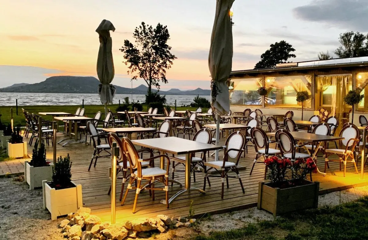 Balatoni szállodák saját stranddal - Napsugár Kemping és Panzió (Fonyód)