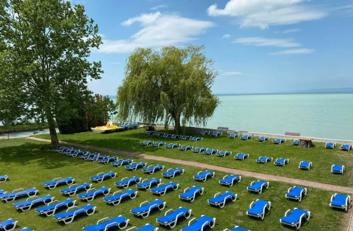 Balatoni szállodák saját stranddal - Világos Hotel (Balatonvilágos)