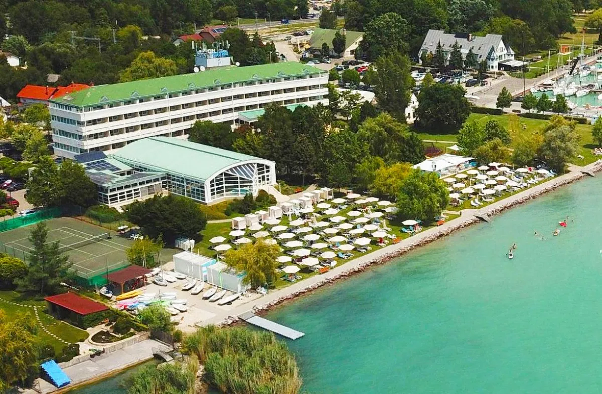 Balatoni szállodák saját stranddal - Hotel Marina-Port**** (Balatonkenese)