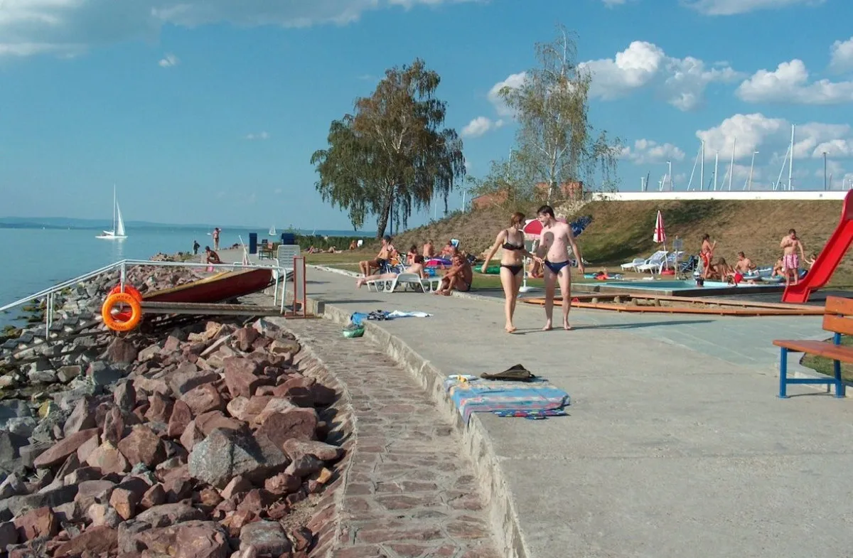 Balatoni szállodák saját stranddal - Hotel Móló*** (Siófok)