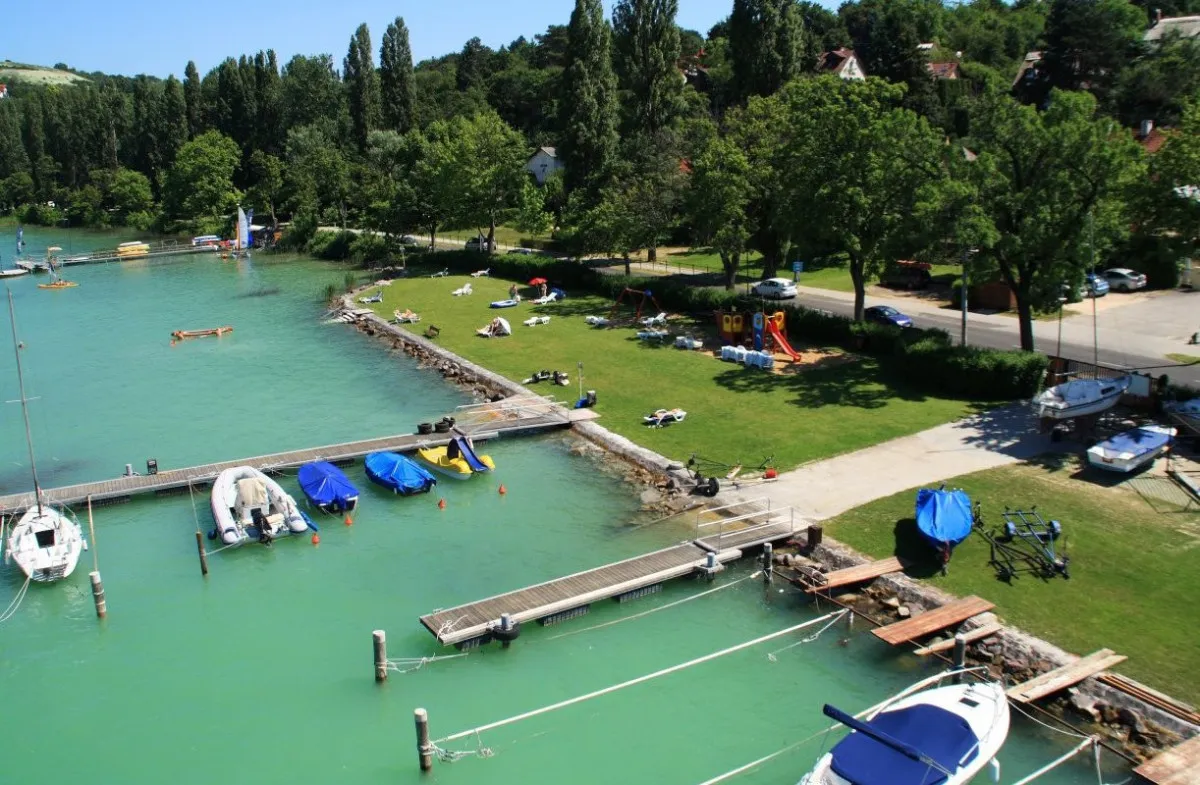 Balatoni szállodák saját stranddal - Aquilo Hotel Panoráma*** (Tihany)