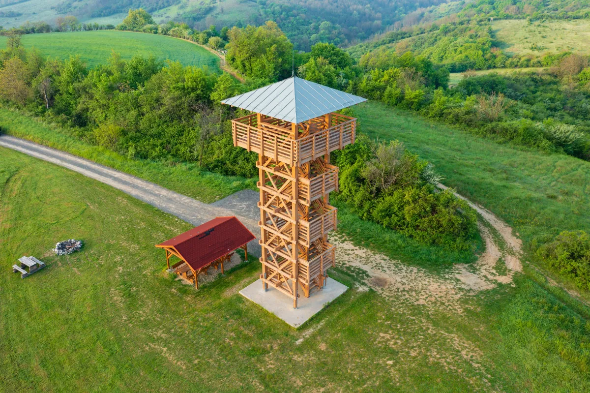 A Kelet-Mecsek egyik legjobb panorámapontja az Apponyi-kilátó