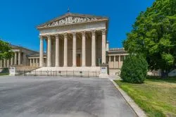 Menekülés a hőség elől: a nyár legérdekesebb kiállításai Budapesten és vidéken