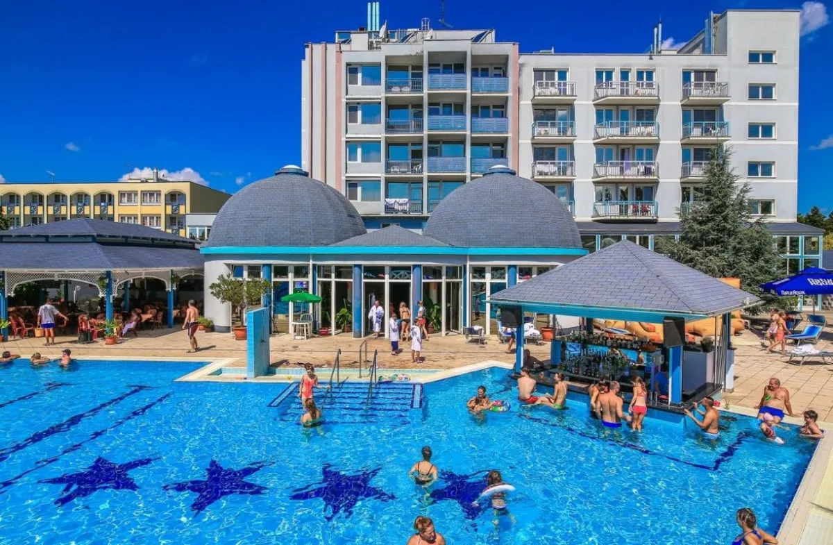 A hajdúszoboszlói Silver Hotel termálvízre épülő szolgáltatásai teszik vonzóvá a szálláshelyet