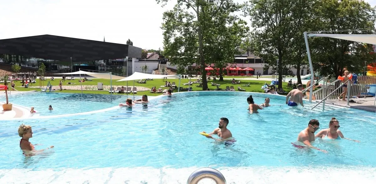 A győri RQ Vízi Élményparkban egyértelműen a kültéri élményzóna került a középpontba/ Fotó: RQ Vízi Élménypark és Gyógyfürdő Győr Facebook oldala