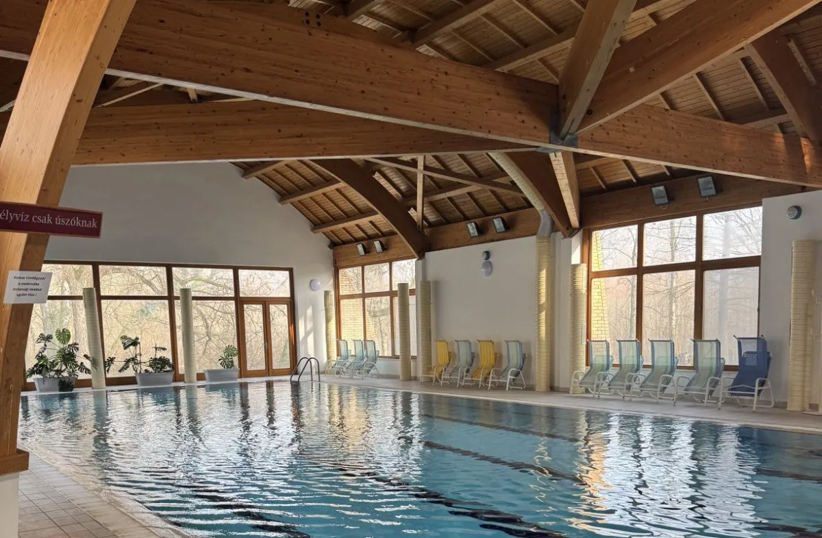A tengelici Thermal Hotelben az erdőben a világból is szabadságra mehetünk