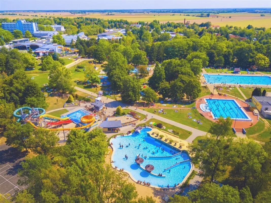A bükfürdői Apartman Hotel egy sétára fekszik a Bükfürdő Thermal & Spa vízi komplexumától