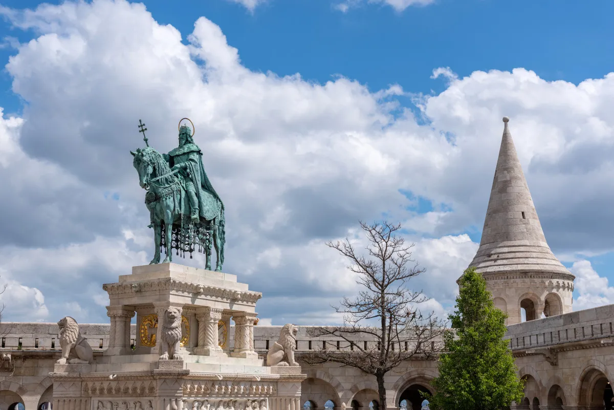 A Budai Vár egyik legismertebb alkotása Szent István lovasszobra