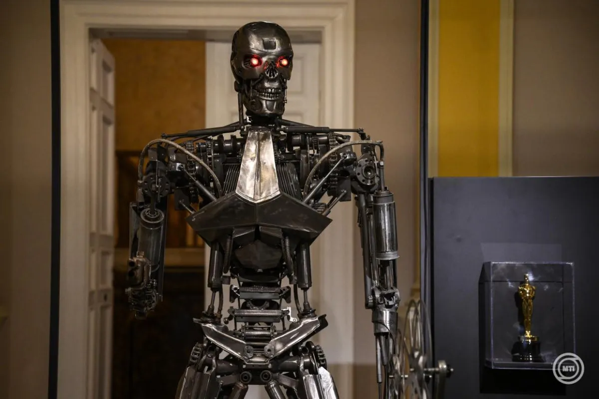 Budapest, 2026. július 29. Terminator szobor az Amerikai álom - Magyarok az Egyesült Államokban 1776-2026 című kiállítás megnyitóján a Magyar Nemzeti Múzeumban 2026. július 29-én. MTI/Bodnár Boglárka