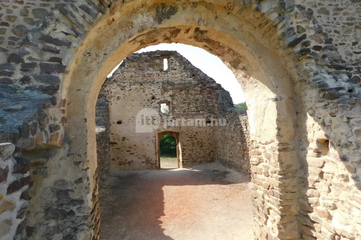 Keresd fel Révfülöpön a Fülöpi templomromot!