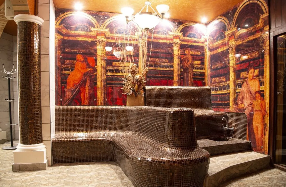 Ráckevén a felnőttbarát Duna Relax Hotel római kort megidéző wellness részlege kiszakít a szürke hétköznapokból - akárcsak egy jó bringatúra