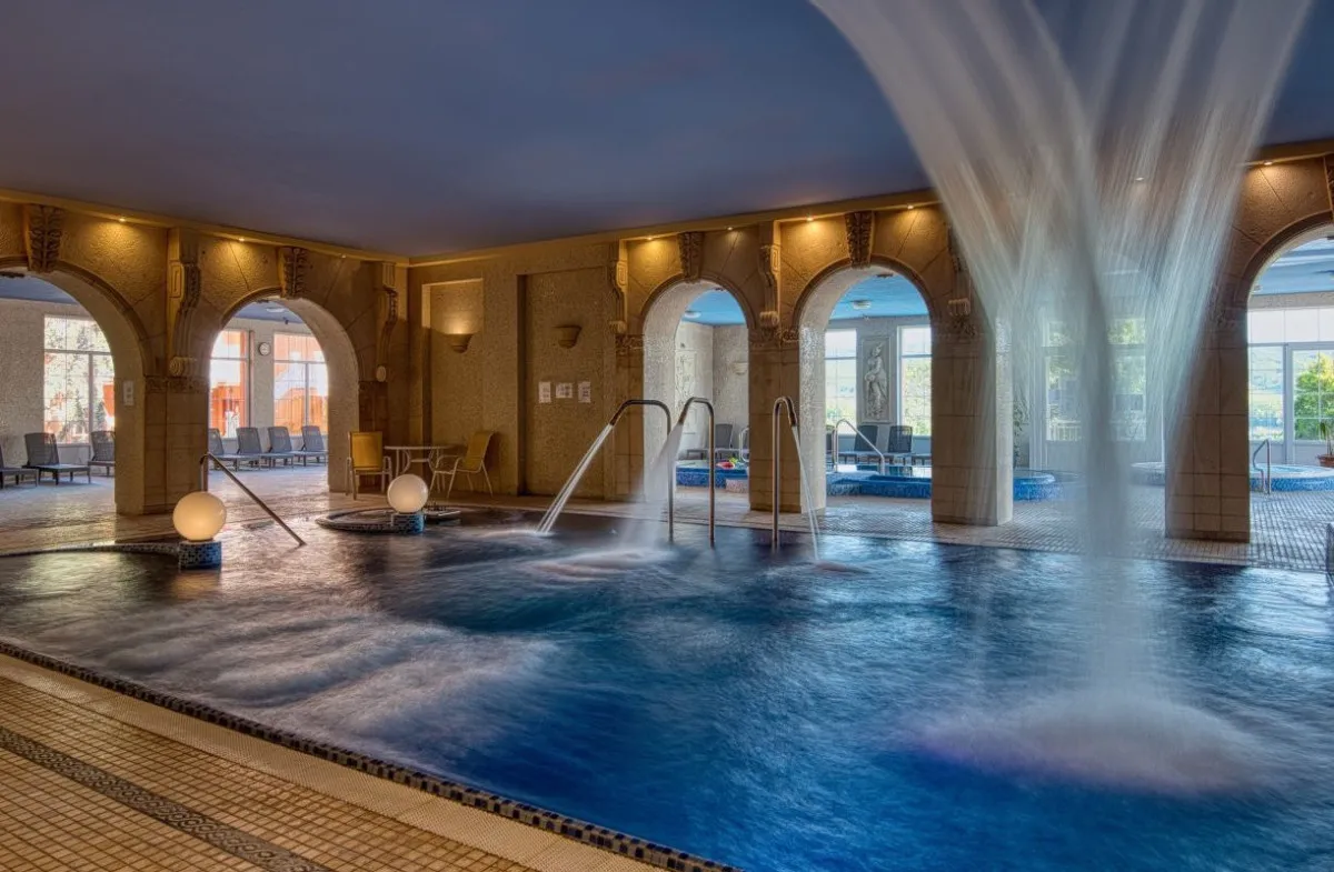 Az esztergomi Hotel Bellevue wellnessélményét elképesztő őszi panoráma egészíti ki