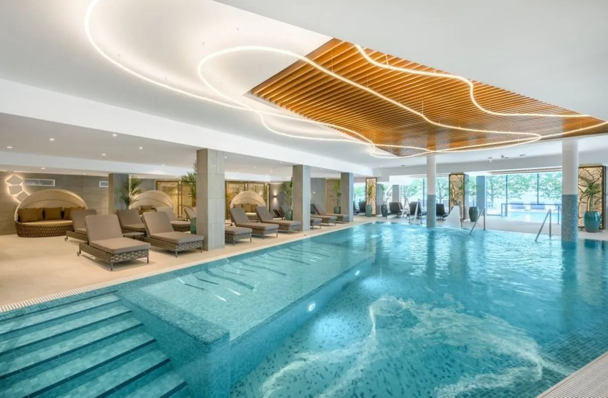 A Balaton téli arcát a balatonkenesei Kenese Bay Garden Resort wellness részlegéről is megcsodálhatod