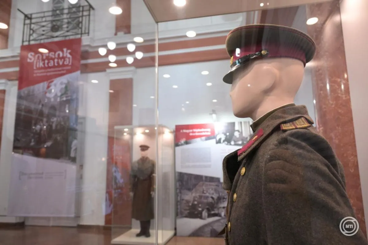  A Sorsok iktatva - Válogatás a Hadtörténeti Intézet és Múzeum gyűjteményéből című kiállítás a megnyitó előtt 2026. október 21-én. MTI/Purger Tamás