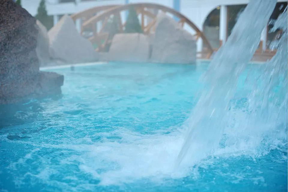 Naturmed Hotel Carbona, Hévíz - télen a gőzölgő meleg vízben és párás levegőben élvezheted a természet elcsendesülését.
