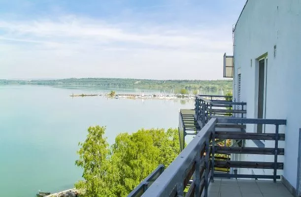 A balatonvilágosi Világos Hotelben az egész család megtalálja a kikapcsolódási lehetőségeket.