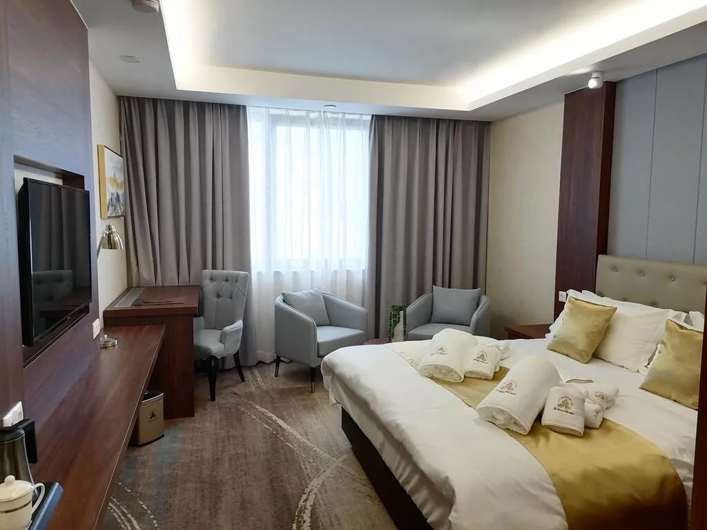 Az új szobák ízléses, modern berendezéssel várják a vendégeket, amelyek a garantált pihenést szolgálják.