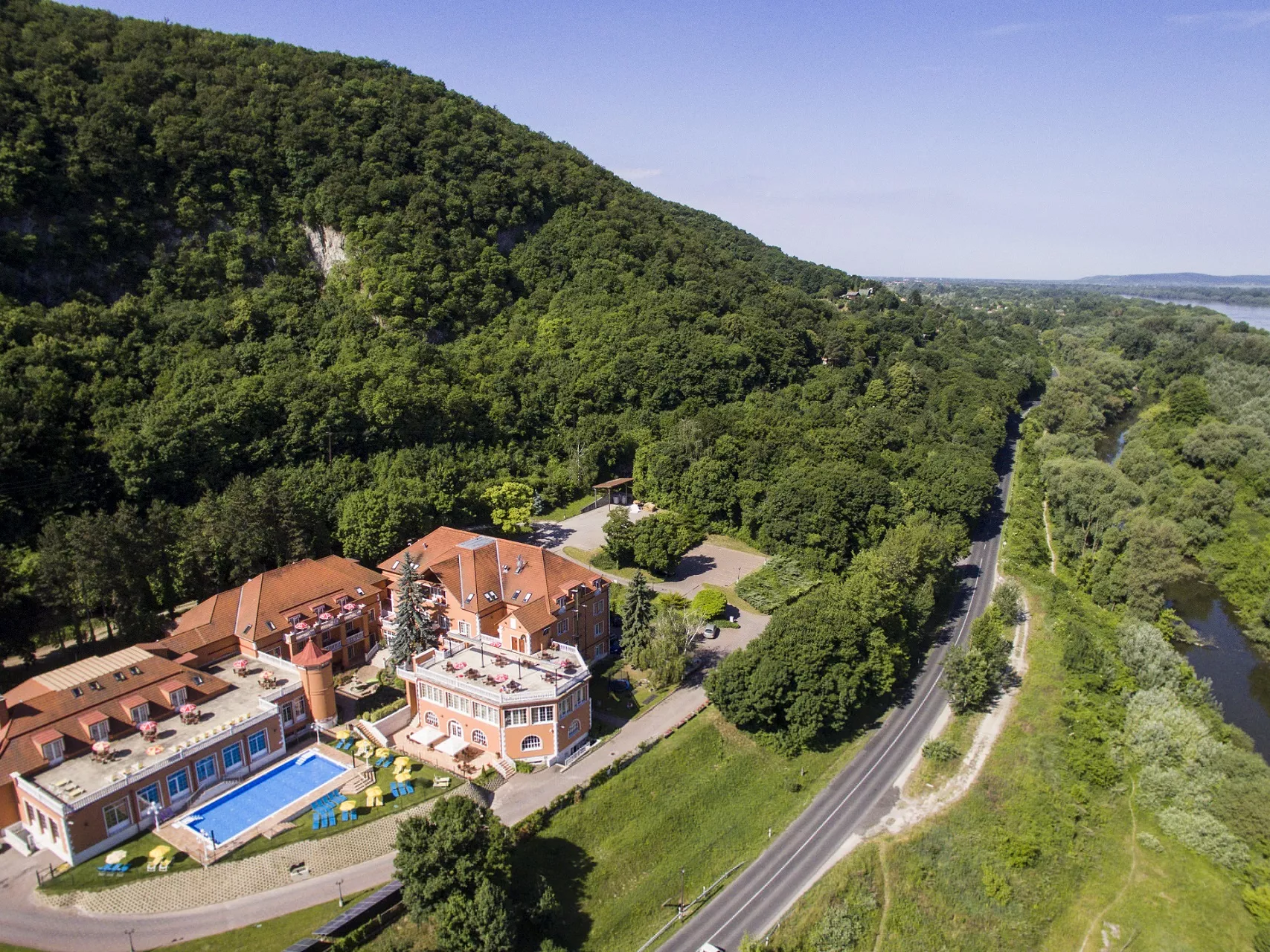 HOTEL BELLEVUE ESZTERGOM - térítés ellenében fogadnak háziállatokat