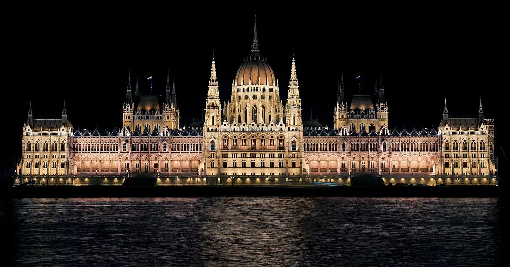 Az Országház Budapest egyik legnépszerűbb turisztikai célpontja., 