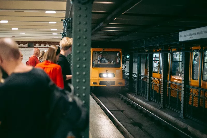 Az M1-es metróvonal az 1896-os megnyitásával nem csak Budapest, de Európa 1. földalattia is volt egyben.