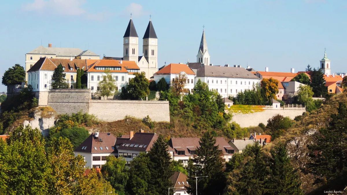 Veszprém a temérdek látnivaló otthona, kihagyhatatlan úti cél.