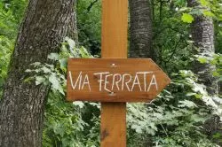 Extrém kalandok és csúcshódítás a természetben: a legjobb via ferrata pályák Magyarországon