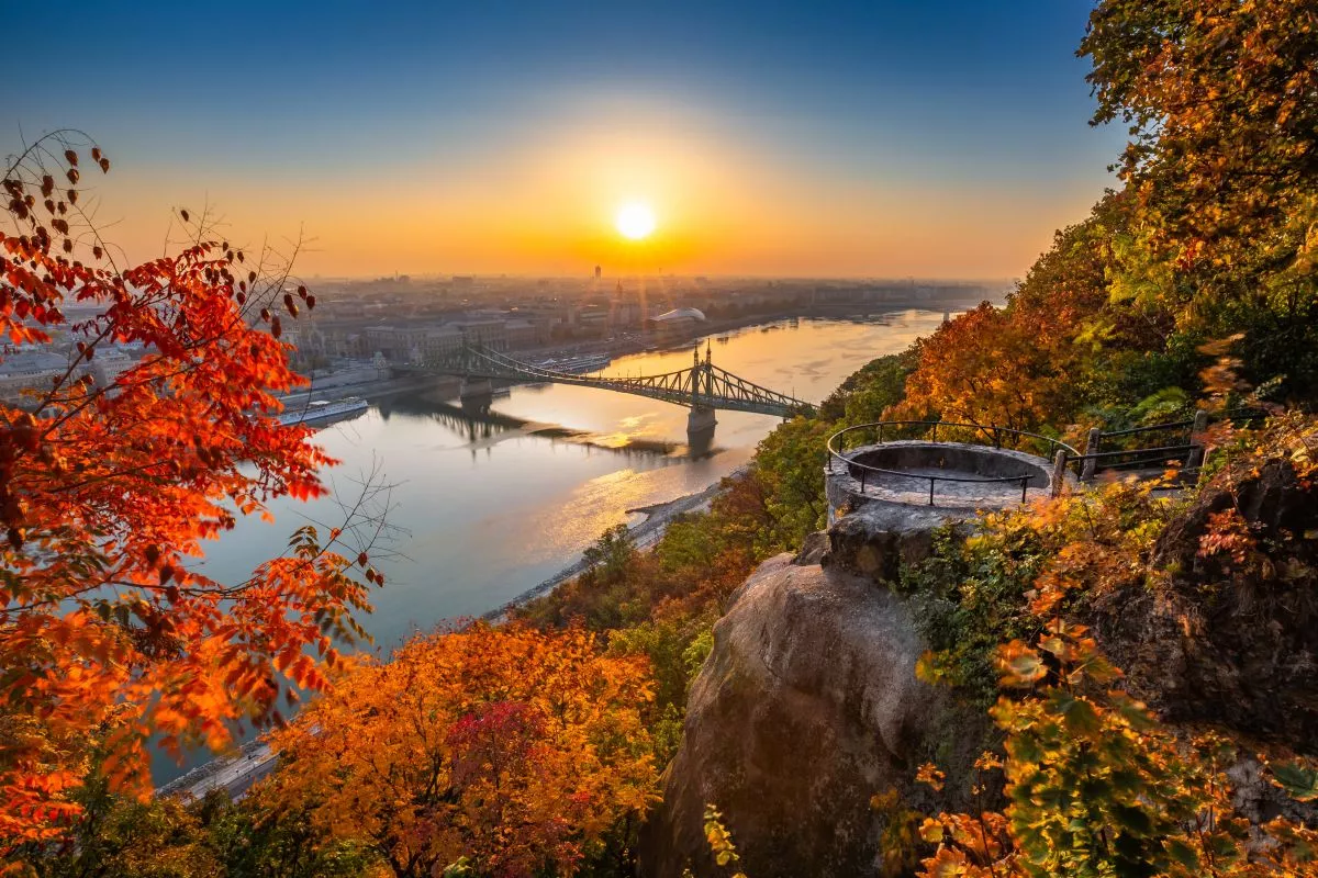 Őszi szinekben pompázó Budapest.