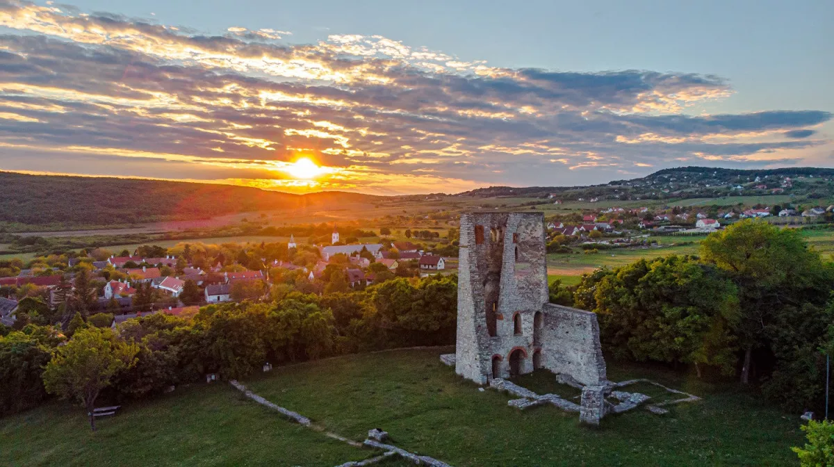 Kisdörgicsei templomrom, Dörgicse